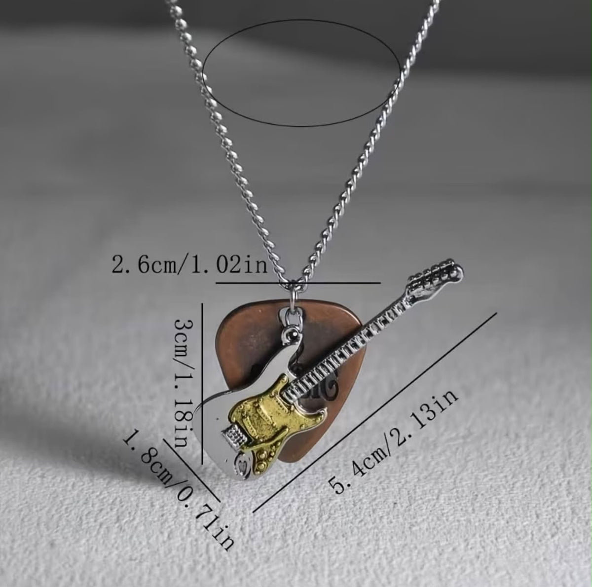 Collar con Colgante de Guitarra